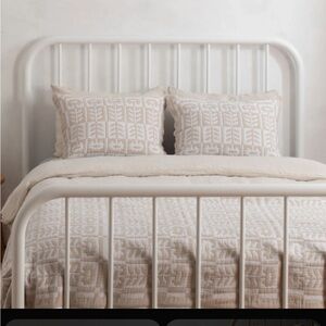 Schoolhouse Stillwater Quilt, cream colorway, size queen